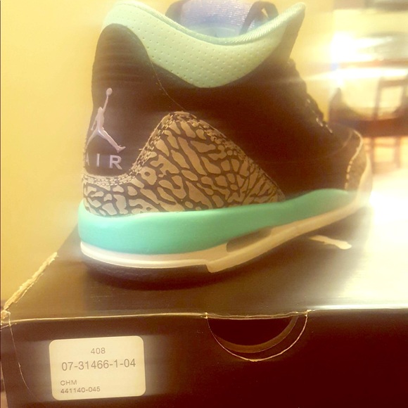 Jordan’s - Picture 1 of 3